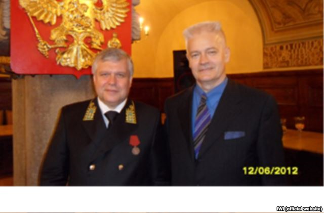 Лоренц Хааг (справа) с консулом РФ в Лейпциге Вячеславом Логутовым