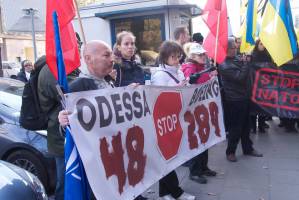 Protest outside Ukraine’s embassy in Warsaw, Nov 3.  The banner does not withstand critical analysis, especially mention of the victims of the Malaysian airliner almost certainly downed by Kremlin-backed militants in Donbas 