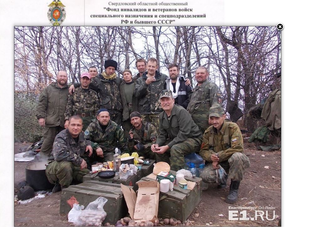 In a photo from Vladimir Yefimov, Yekaterinburg Online shows Russian army veterans who have joined the war in Ukraine's Donbas region. (Yekaterinburg Online screenshot/www.e1.ru) 