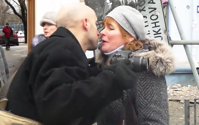 The journalist of Russia Today Graham Phillips kisses the activist of DNR after record of the comment
