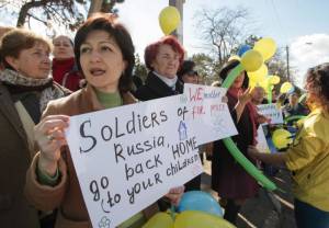 Such protests against Russia’s annexation could soon be deemed ’anti-Russian propaganda’