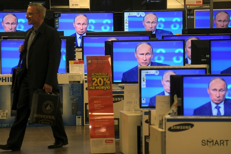 Поддержка Путина держится на пропаганде. Иллюстрация yablor.ru