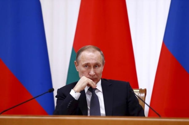 Russian President Vladimir Putin listens to his Belarussian counterpart Alexander Lukashenko after a session of the Supreme State Council of Russia-Belarus Union State in Minsk, Belarus, February 25, 2016. REUTERS/Vasily Fedosenko