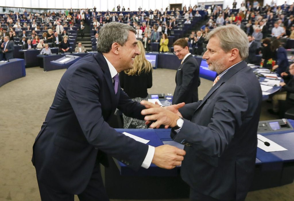 Росен Плевнелиев след речта си в Европейския парламент в Страсбург. Снимка EPA/БГНЕС