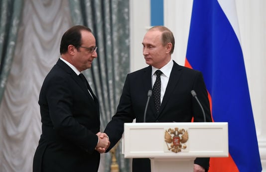 Vladimir Poutine (droite) et François Hollande, le 26 novembre 2015 à Moscou, Russie Stephane de Sakutin/ AP (dans Le Monde)