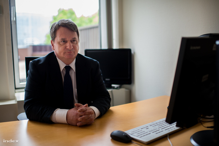 Bela Kovacs in his office in Brussels. Fotó: Bődey János / Index