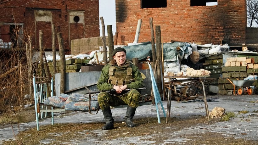  A Pro-Russian separatist close to Gorlovka, Donetsk area © Alexander Ermochenko/epa/dpa 