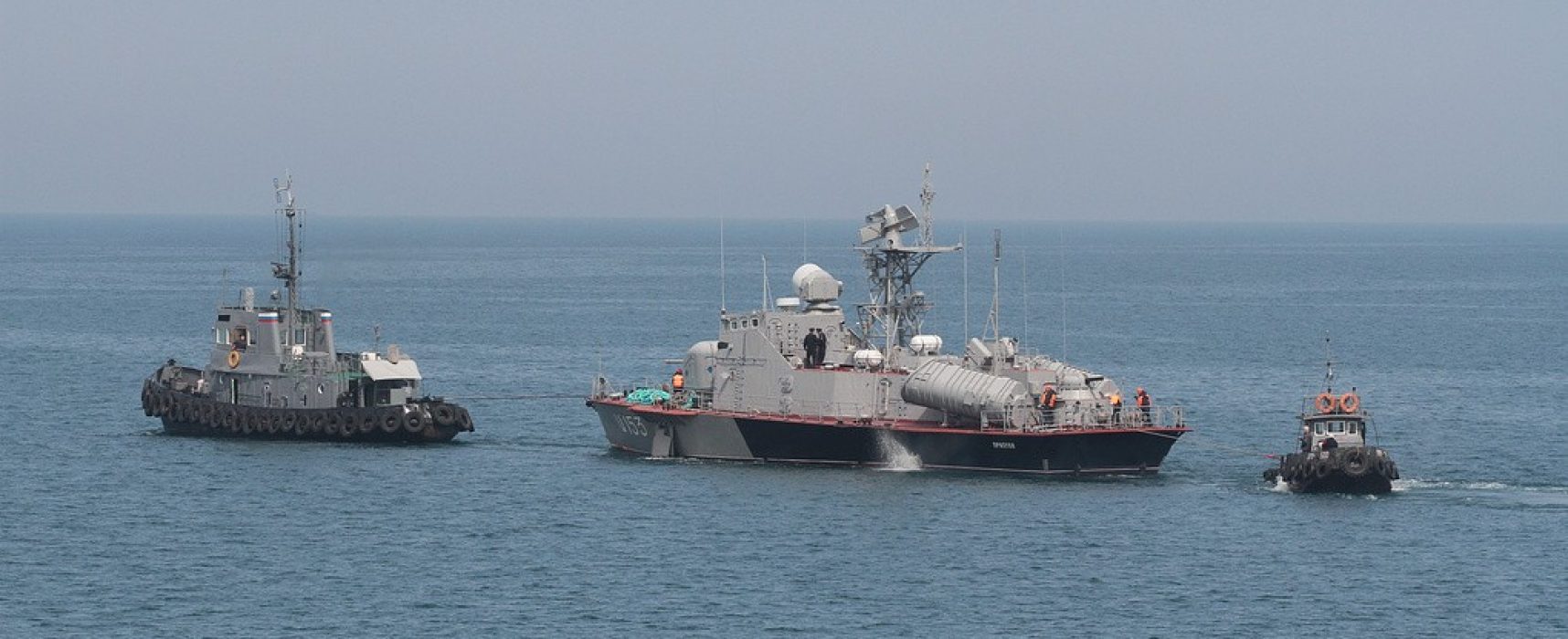 Российские боевые корабли заходят в украинские порты на Азовском побережье новые фото Российские боевые корабли заходят в украинские порты на Азовском побережье новое фото