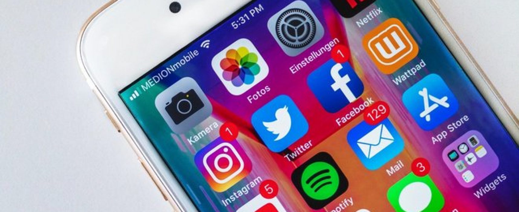 Британия обяжет Facebook, Twitter, Instagram фильтровать контент