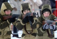 „Vychovat obránce režimu“: kdo přispívá k ruské militarizaci vzdělávání na Krymu?