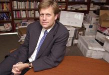 Симоньян приписала Макфолу намерение ввести в интернете антироссийскую цензуру. Но он лишь предлагал помечать госпропаганду