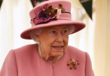 Фейк Дмитрия Киселева: американцы требуют от Елизаветы II встать на колено в знак признания вины