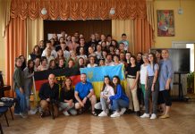 У Львові, Києві та Одесі німецький режисер-документаліст Маркус Вельш та журналістка StopFake Аліна Мосендз проводять воркшопи з медіаграмотності для школярів