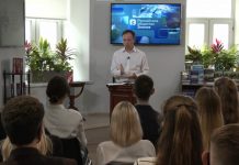 «История — не наука о прошлом, это наука о настоящем и будущем». 5 фейков из лекции помощника Путина Мединского для школьников