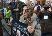 Вакцинировался бы Иисус? Пропаганда русской церкви подогревает антивакцинаторские настроения. Но не в России