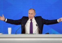 Ленин придумал Украину, НАТО нравятся предложения Кремля, уровень жизни в РФ растет. 9 фейков Путина на пресс-конференции