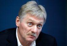 Песков заявил, что в России нет политических преследований. По данным правозащитников, в стране десятки политзаключенных