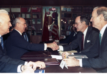 «Обещание» не расширять НАТО – миф Путина