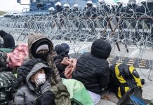 Fake od Łukaszenki: polscy mundurowi rozstrzelali setki tysięcy migrantów