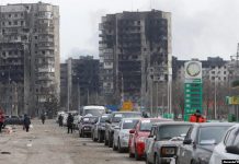 «Вы поедете либо в Донецк, либо в Крым»: как Россия бомбит, а затем «спасает» Мариуполь