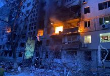 Фейк РИА «Новости»: в Мариуполе танки ВСУ прямой наводкой обстреливают жилые дома