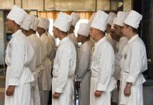 В бій ідуть одні «кухарі»: дайджест російської пропаганди за 25 травня