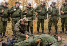 «Мобилизация вызвала шок в России, рейтинг властей начал падать». Интервью с социологом Львом Гудковым