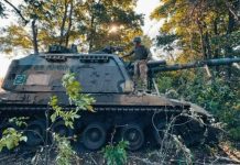 Росіяни кидають зброю перед українцями: дайджест пропаганди за 10 листопада