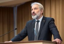 Раньше люди жили 900 лет, теперь живут меньше из-за «первородного греха» — директор института генетики РАН со ссылкой на график из интернета