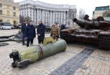 Фейк программы «Время»: украинцы показали генсеку НАТО обломки своего собственного оружия под видом российского