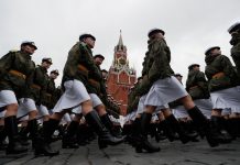 Хто крокуватиме на наступному параді в Москві: дайджест пропаганди за 9 травня 2023 року