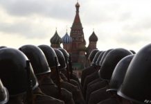 Sfingowany atak dronów na Kreml oficjalnym powodem odwoływania obchodów Dnia Zwycięstwa w Rosji; prawdziwą przyczyną – stan armii