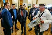 Смотрите, кто приехал. Какие деятели из стран Запада стали наблюдателями на «выборах» Путина