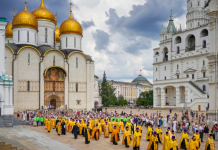 Zelenskyy considera prohibir los grupos religiosos en Ucrania vinculados a Rusia