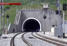 Путіну пропонують встромити ядерний «Кинджал» у Бескидський тунель: дайджест пропаганди за 15 серпня