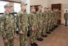 Фейк «Вестей»: В Україні викрадають і відправляють на фронт 17-річних підлітків