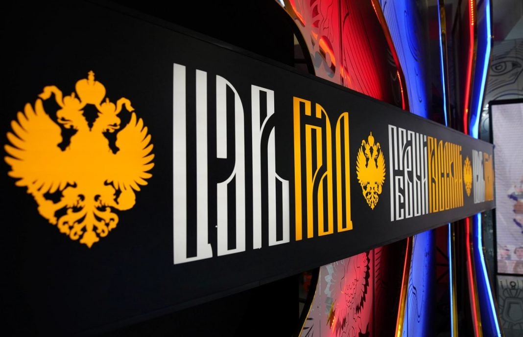 2021-12-16T115351Z_446999212_RC29RP9TQGFD_RTRMADP_3_RUSSIA-GOOGLE-YOUTUBE-1400x903 (1)