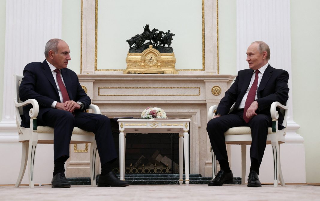 2025-10-06T114133Z_103053572_RC29ZGASGXG9_RTRMADP_3_RUSSIA-ARMENIA-scaled