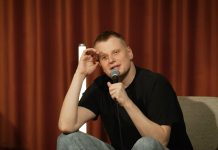 Фейк кремлевских СМИ: лишенный российского гражданства стендапер Комиссаренко разочаровался в европейской демократии