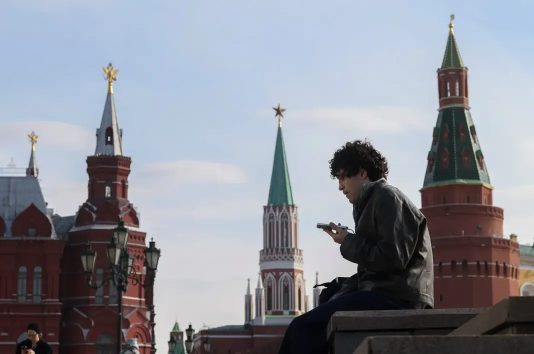 2026-03-17T123637Z_772672675_RC2B6KAXZCGP_RTRMADP_3_UKRAINE-CRISIS-RUSSIA-INTERNET-scaled