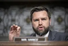Вэнс завил, что администрация Трампа всегда советовала Украине сосредоточиться на обороне. Трамп год назад говорил прямо противоположное