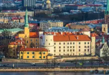 «Агрессивная и нахальная версия шалопая». Какие небылицы РИА «Новости» рассказывает о Латвии